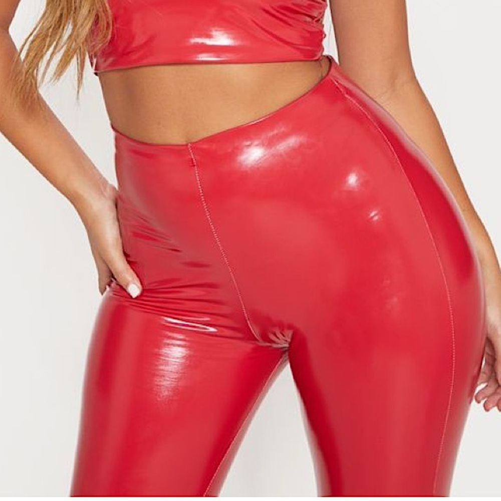 RED FAUX PLEATHER FLARE PANTS